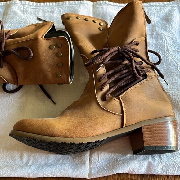 No Brand tan boots with ties on each side. Zipper in back. Size 7. New - Picture 2 of 8